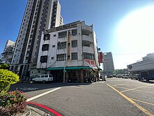 陽明文山三角窗文武金店面