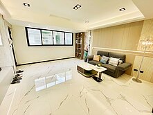 👍三和國中捷運站邊間低樓層美妝三樓