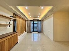 ✨專任✨【鼎泰鑫鴻】軍功商圈｜低總價三房+休旅車位