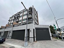 14期✨大面寬4車近90坪✨全新臨路角間電梯別墅