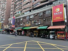 正新富路上-邊間角窗收租金店/近五甲國宅市場