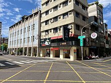 三多商圈三角窗店面