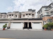 岡山大成街.輕屋齡五房電梯雙車別墅