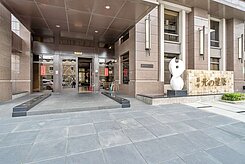 仁美學區823公園旁稀有釋出大三房雙平車採光戶