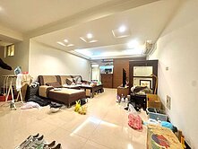 新埔方正好停車三房一樓