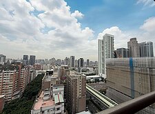 別再跟鄰居對望了❤️5期文心經典次頂樓朝南大視野