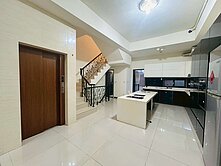 磐峰邊間5套房雙車電梯別墅~新光特區兒童公園旁