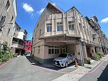 宜蘭近新月繁華軸心三角窗邊間店住透天