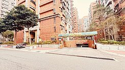 大有商圈 梯田公園旁 新晶華二房平面車位