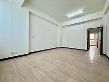 輕屋齡全新未住透天-後驛商圈-近高雄火車站