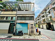 近大樂百貨天天新市場｜邊間雙面路｜可停車透天