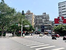 捷運公園電梯小品