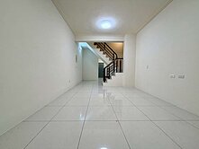 ｛高醫｝十全-建工商圈-公園旁翻新透天