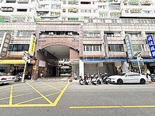 正天津服飾街6.4米大面寬角店