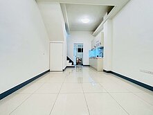 瑞隆商圈二聖輕軌可停車翻新1+2樓公寓店面