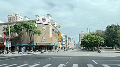  單坪2x萬｜百坪透店｜獨家可電梯｜勤美公益商圈