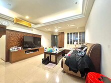 新埔方正好停車三房一樓