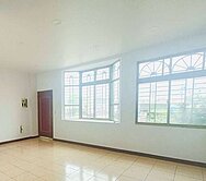 大樓價買邊間臨路別墅