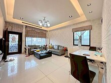 專任竹南土地31坪屋齡新首購成家孝親可停雙車美墅