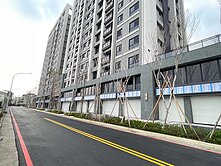 平鎮家樂福全新3房平面車位(環泥晴森)