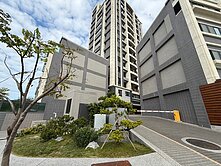 富岡車站泳達御品居輕屋齡三房車