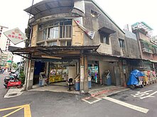 094東園街三角窗透天厝