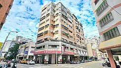 黎明商圈核心 邊間三面採光入門玄關四房一樓專屬平車