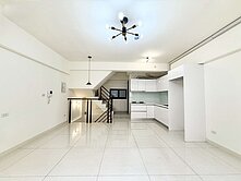 大降價誠售｜輕屋齡鳳頂商圈交通方便面寬雙車墅