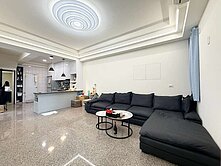 !!探索公園邊間朝南~裝潢美透天