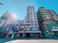 近台南火車站  民族寶座 三房平車*小潔