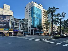 亞灣金融特區｜商五大面寬｜店面+地下室