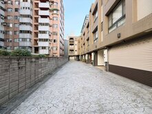 大里核心中興商圈｜10年屋質感輕別墅｜可停雙車 