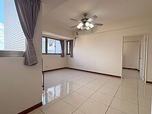 東山軍功雙商圈｜三房＋平面車位｜視野採光戶✨