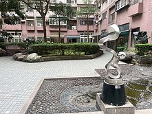 龍山國小旁龍之鄉景觀大三房車