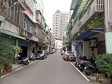 龍山國小旁邊間透天