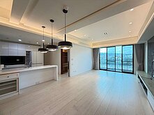 九揚建設🍎華茲堡高檔裝潢四房車🍎住商黃媮琦