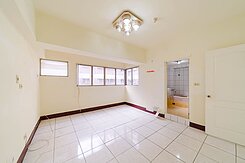 低總價三房雙採光｜衛武營成熟機能電梯宅