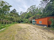 峨嵋臨溪聚財美農地 合法資材室+溫室❤️燕子報喜