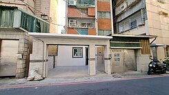 近文山特區*台鐵正義車站*全新整理*公寓車庫1樓