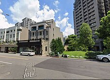 洽承辦最便宜~臨路雙拼6房電梯別墅！車庫可停雙車位