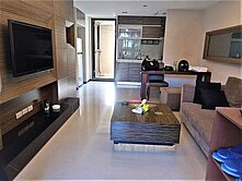 屋主急售二房二衛+車位大樓