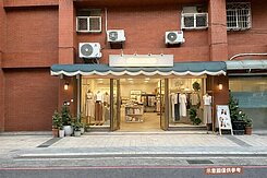 大東捷運站｜低總價大面寬1+2F金店面尬平車