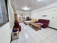 近捷運站｜室內１２坪大套房｜可一房一廳｜面中庭