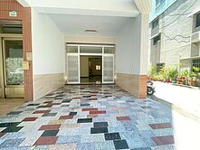 鳳山車站-三角窗內外翻新正街上騎樓透天