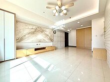 亞灣經貿核心~兵工廠翻轉在即~高樓層三房+車位