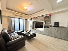 苓雅區 ｜三面採光雙衛浴開窗｜3房車位｜ 實登價