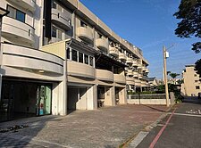 中西區民權路大馬路旁，整新透天店住自營開店首選