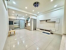 松林忠孝學區｜坪頂重劃區｜大地坪美裝透天｜門前停車