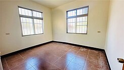 陳依佳強推~~~蜈蚣一樓公寓