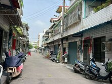 楠梓.元帥廟商圈透天厝有增建